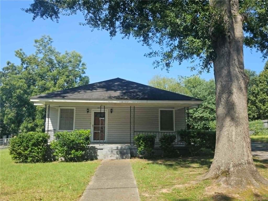 3 bedroom, 2 bathroom, 1,120 sq ft single family residence for sale at 428 Line Street, Cedartown, GA 30125