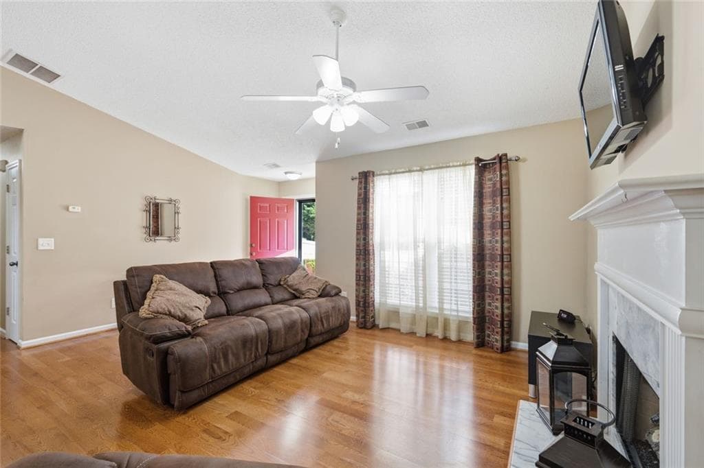 3 bedroom, 2 bathroom, 1,611 sq ft single family residence under contract at 1784 Fort Shawnee Trace, Dacula, GA 30019 — photo 4