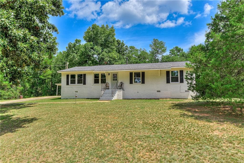 3 bedroom, 2 bathroom, 1,325 sq ft single family residence for sale at 3954 Bath Edie Road, Blythe, GA 30805 — photo 2