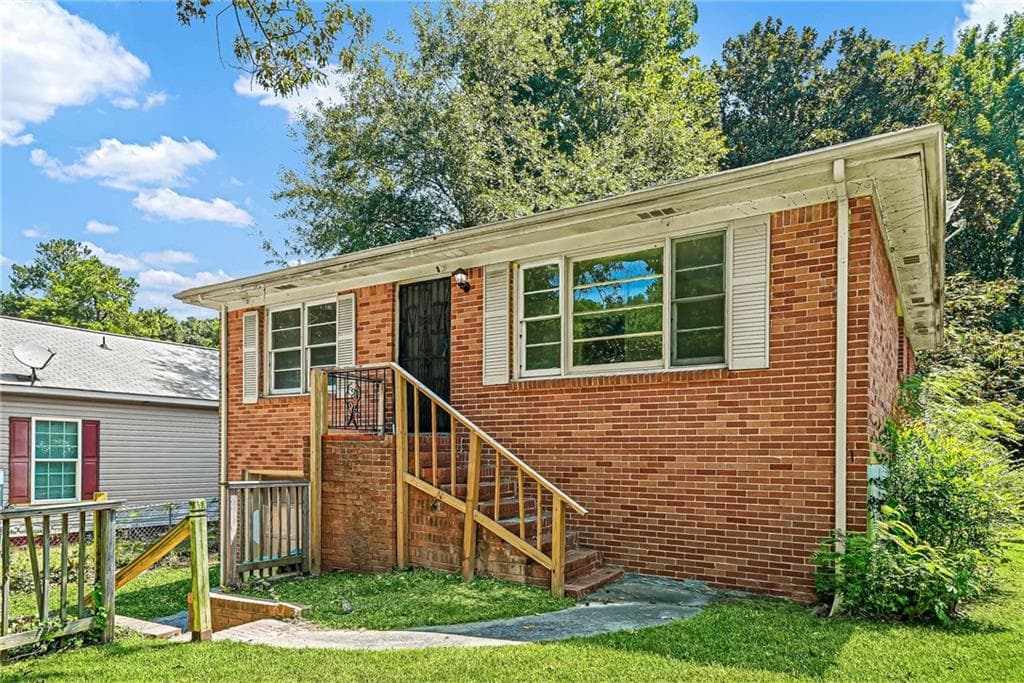 4 bedroom, 2 bathroom, 1,488 sq ft single family residence for sale at 1329 Nash Road, Atlanta, GA 30331 — photo 3