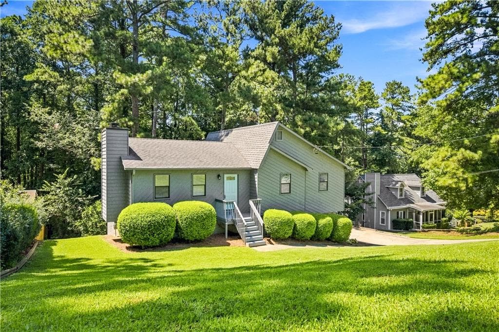 3 bedroom, 2 bathroom, 1,212 sq ft single family residence for sale at 3824 Wyntuck Circle, Kennesaw, GA 30152 — photo 1 of 31