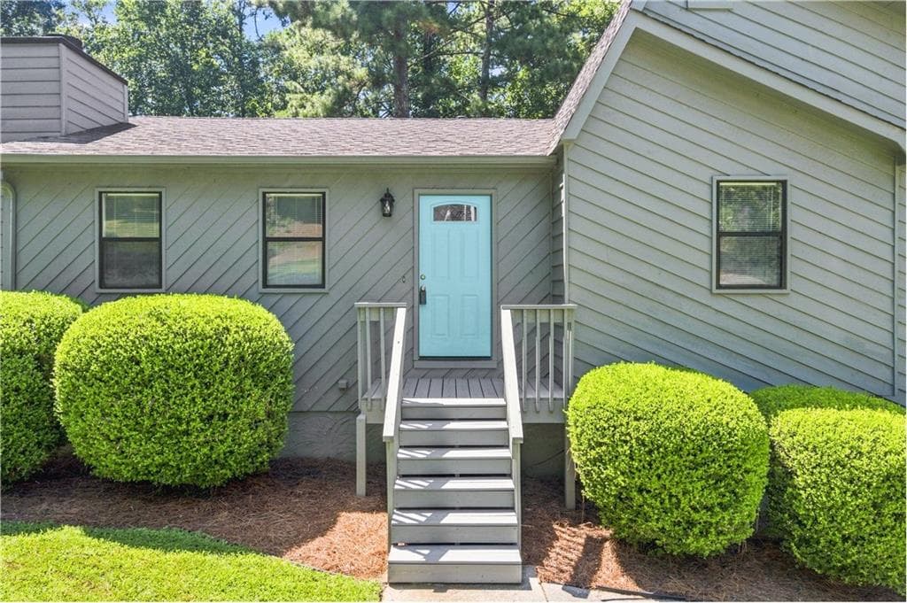 3 bedroom, 2 bathroom, 1,212 sq ft single family residence for sale at 3824 Wyntuck Circle, Kennesaw, GA 30152 — photo 2