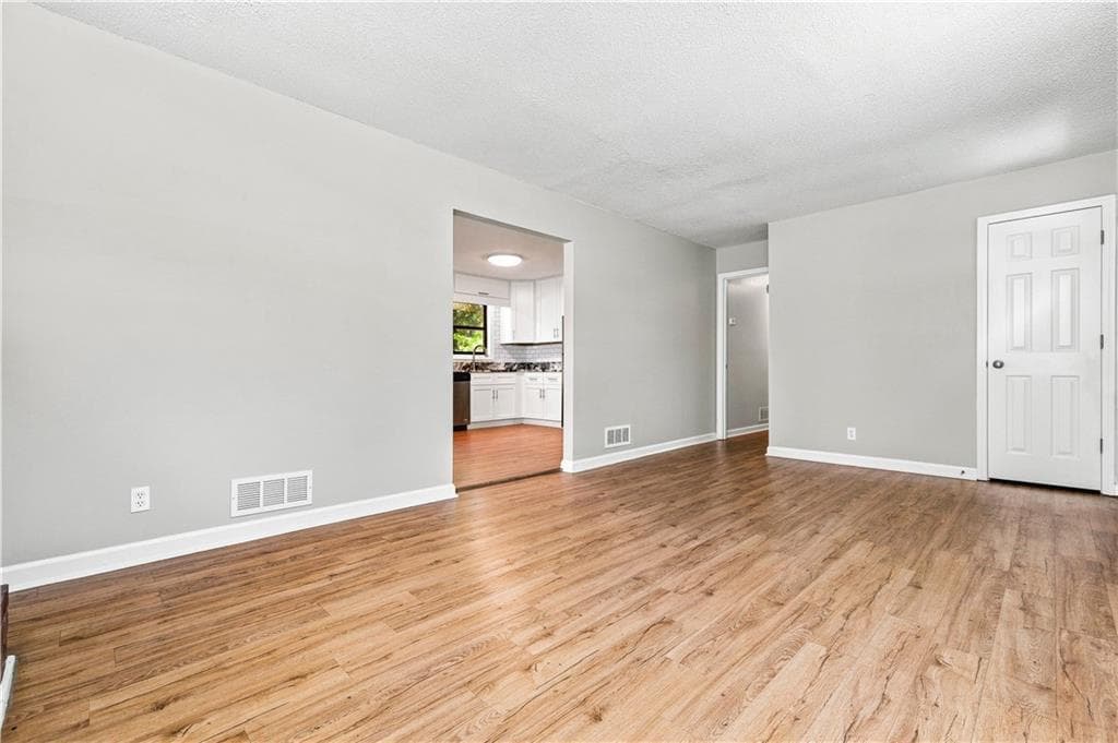 3 bedroom, 2 bathroom, 1,212 sq ft single family residence for sale at 3824 Wyntuck Circle, Kennesaw, GA 30152 — photo 9