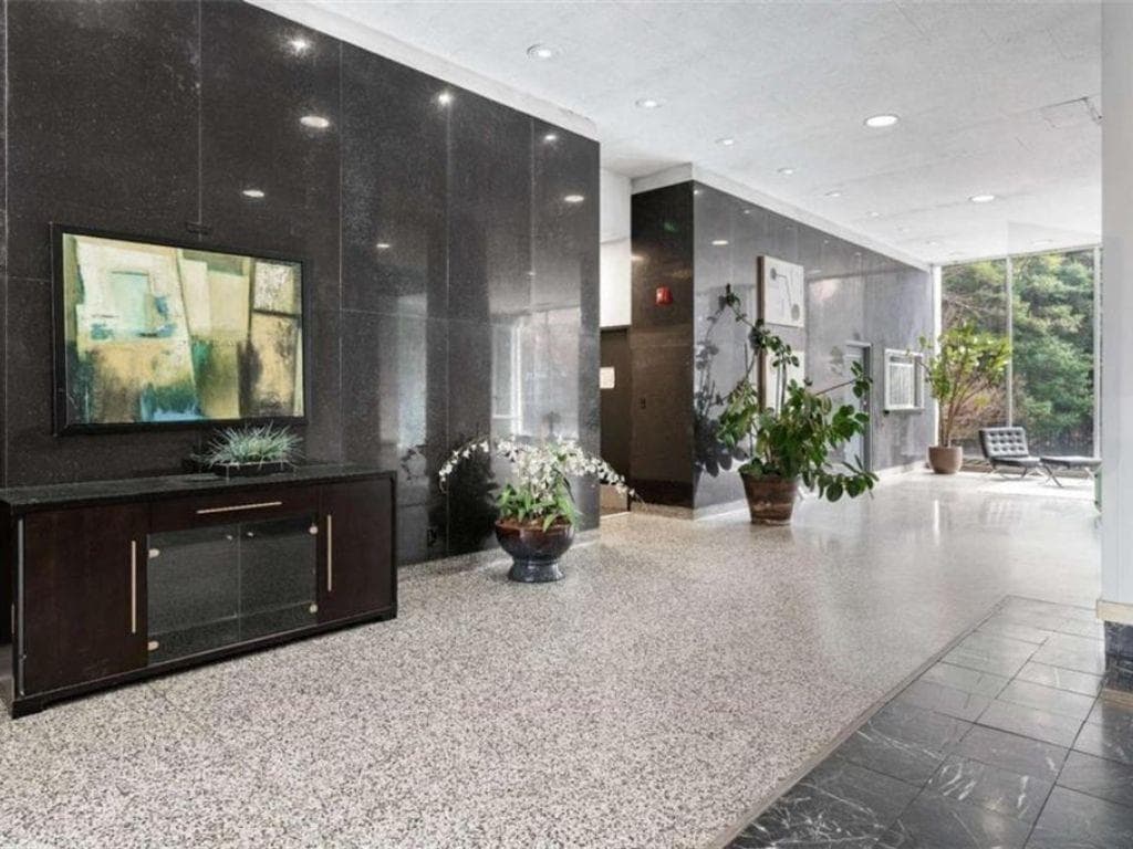 10 bedroom, 1 bathroom, 850 sq ft condominium for sale at 215 Piedmont Avenue NE 702, Atlanta, GA 30308 — photo 5