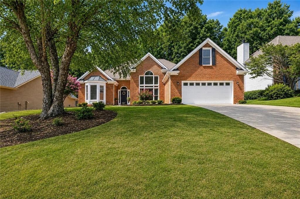 3 bedroom, 3 bathroom, 2,666 sq ft single family residence under contract at 3171 Amesbury Way, Duluth, GA 30096 — photo 2