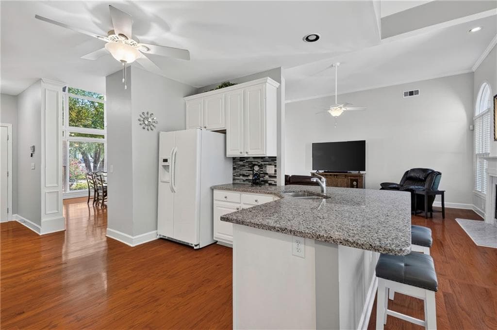 3 bedroom, 3 bathroom, 2,666 sq ft single family residence under contract at 3171 Amesbury Way, Duluth, GA 30096 — photo 8