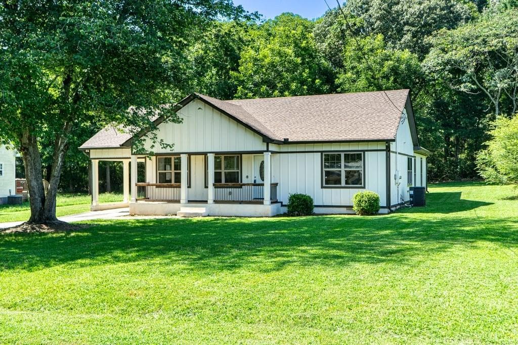 3 bedroom, 2 bathroom, 1,850 sq ft single family residence for sale at 224 Doster Avenue, Monroe, GA 30656