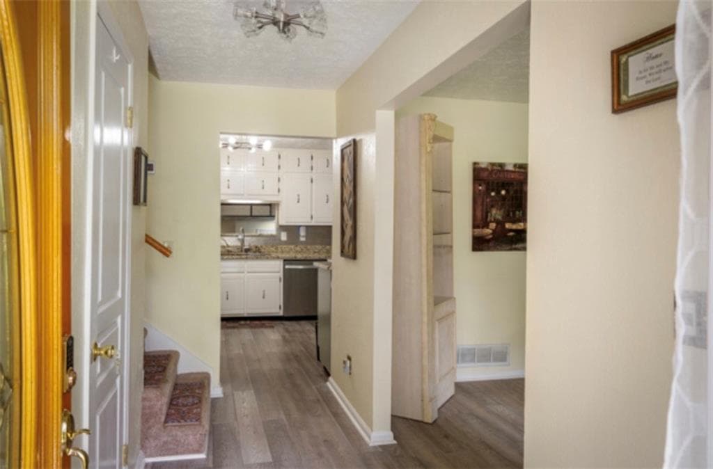 4 bedroom, 5 bathroom, 2,940 sq ft single family residence under contract at 1239 Country Pine Drive, Ellenwood, GA 30294 — photo 2