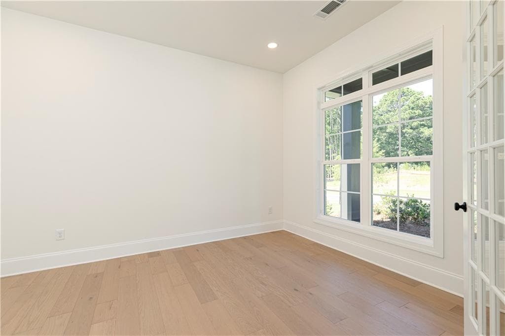 5 bedroom, 6 bathroom, 3,545 sq ft single family residence under contract at 7440 Trotting Trail, Cumming, GA 30040 — photo 7