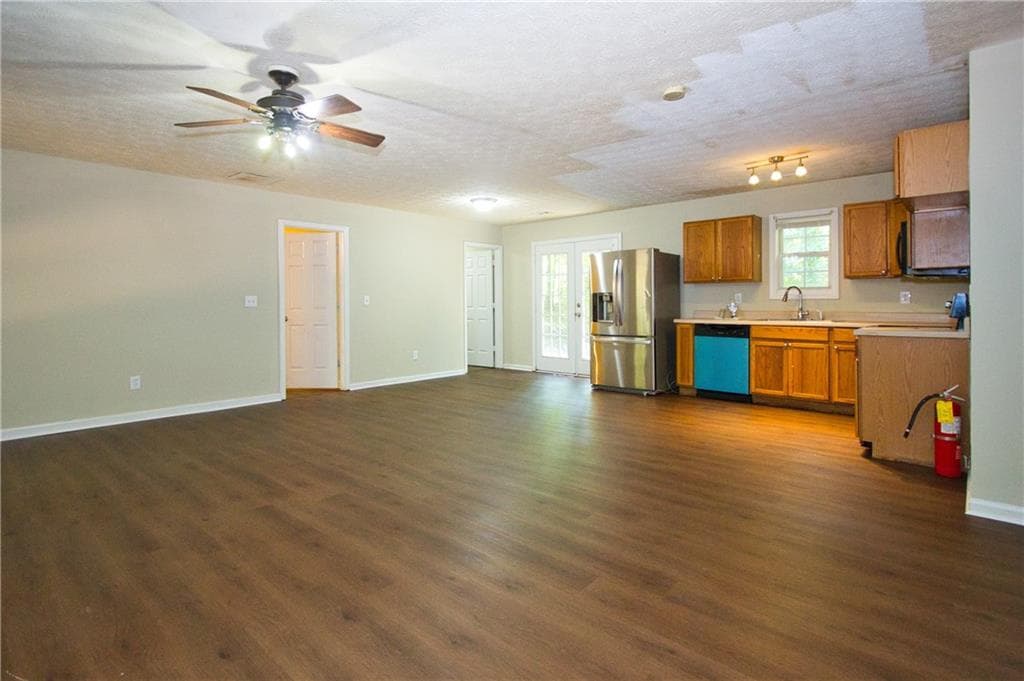 3 bedroom, 2 bathroom, 1,325 sq ft single family residence for rent at 75 Robin Hood Road, Covington, GA 30014 for $1,575 a month — photo 2