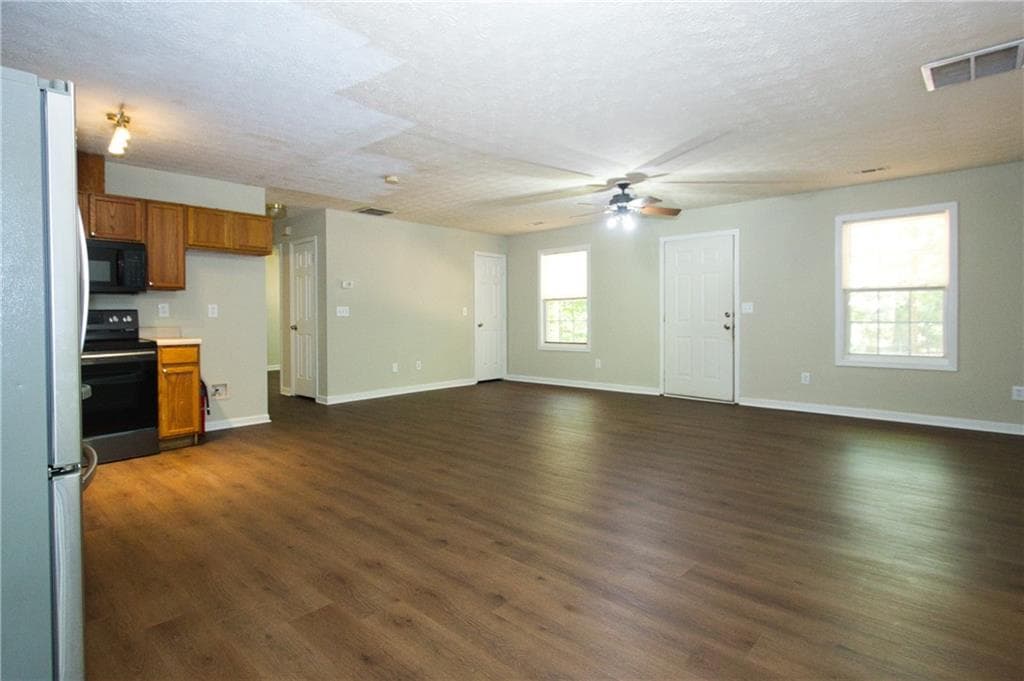 3 bedroom, 2 bathroom, 1,325 sq ft single family residence for rent at 75 Robin Hood Road, Covington, GA 30014 for $1,575 a month — photo 3