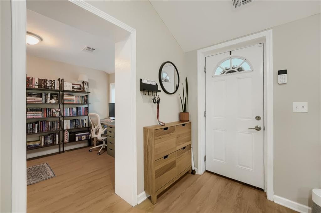 1 bedroom, 1 bathroom, 864 sq ft single family residence under contract at 626 Mitchell Drive, Marietta, GA 30066 — photo 7