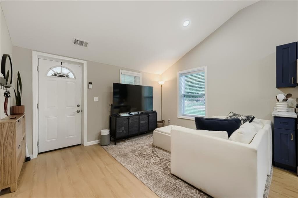 1 bedroom, 1 bathroom, 864 sq ft single family residence under contract at 626 Mitchell Drive, Marietta, GA 30066 — photo 8