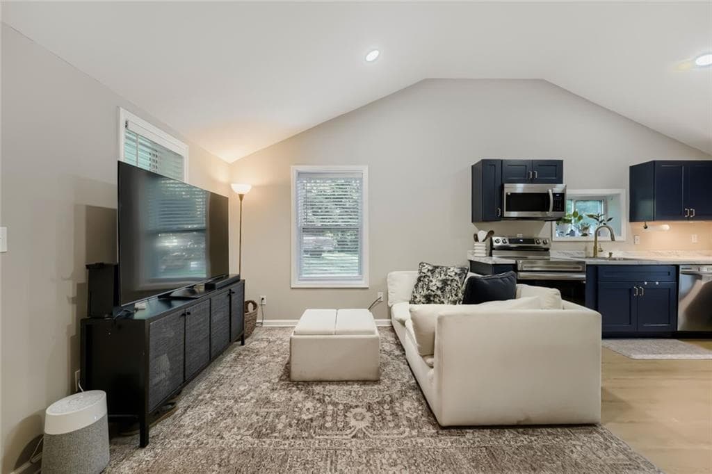 1 bedroom, 1 bathroom, 864 sq ft single family residence under contract at 626 Mitchell Drive, Marietta, GA 30066 — photo 10