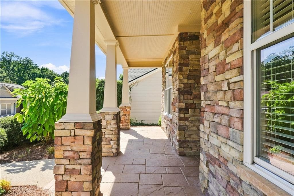 2 bedroom, 2 bathroom, 2,190 sq ft single family residence for sale at 637 Laurel Crossing, Canton, GA 30114 — photo 6