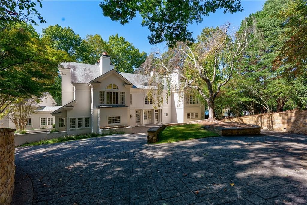 4 bedroom, 8 bathroom, 6,814 sq ft single family residence for sale at 6655 Sweetwater Point, Flowery Branch, GA 30542 — photo 2