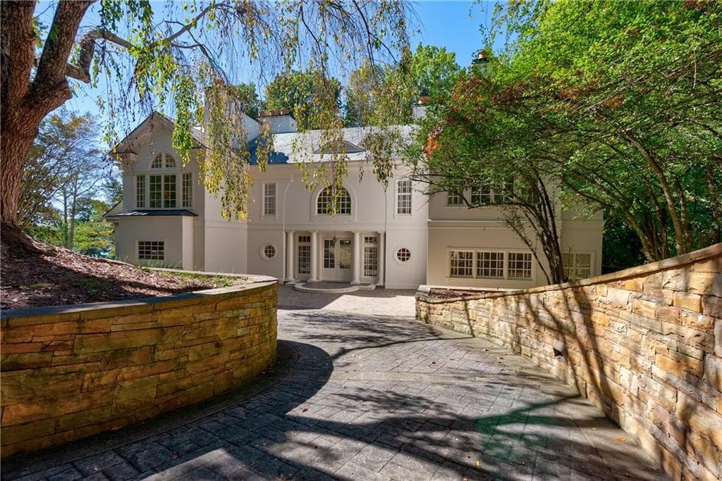4 bedroom, 8 bathroom, 6,814 sq ft single family residence for sale at 6655 Sweetwater Point, Flowery Branch, GA 30542 — photo 3