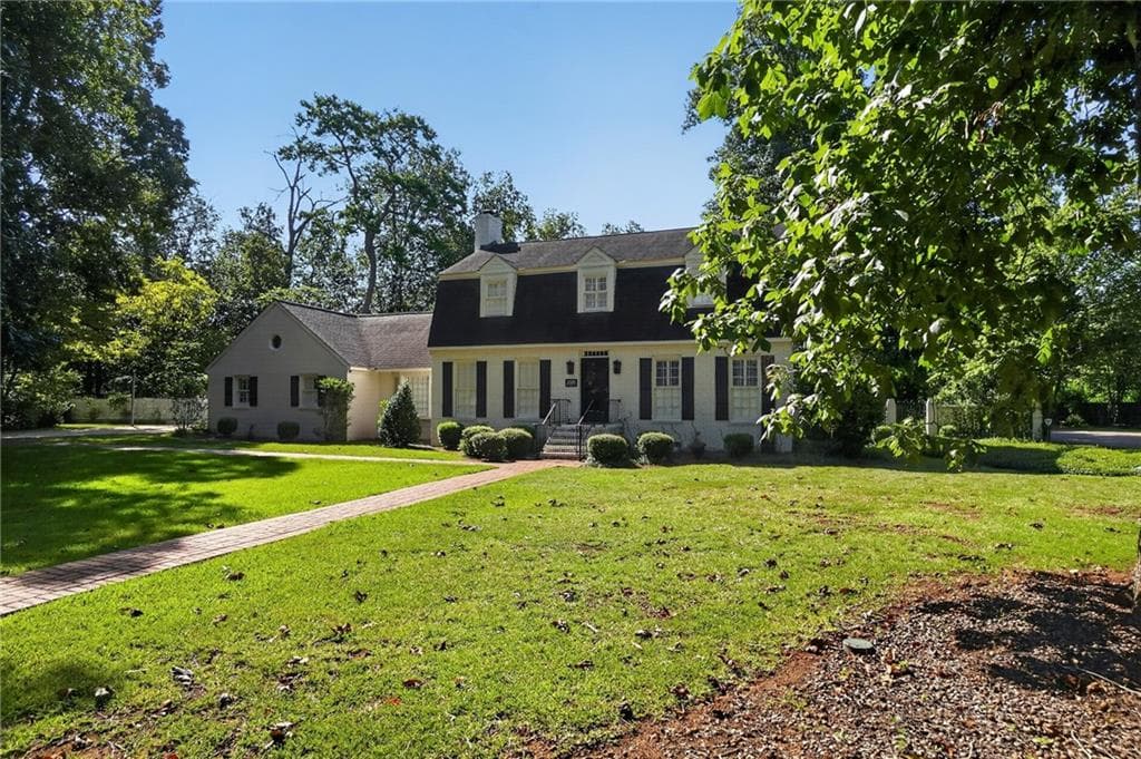 4 bedroom, 4 bathroom, 2,558 sq ft single family residence for sale at 2210 E Doublegate Drive, Albany, GA 31721 — photo 2