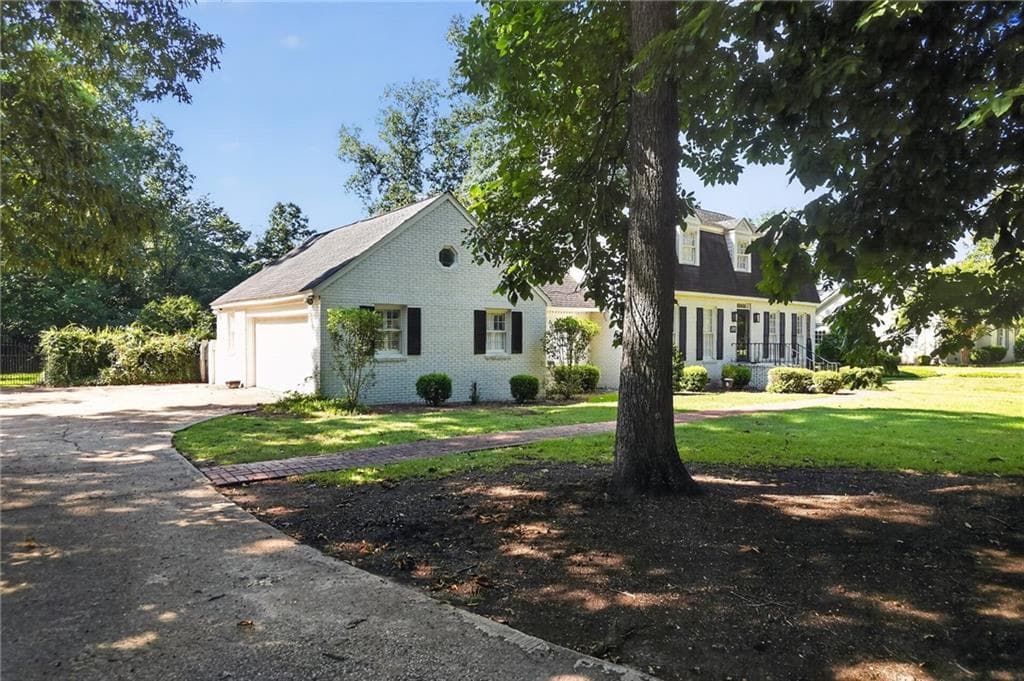 4 bedroom, 4 bathroom, 2,558 sq ft single family residence for sale at 2210 E Doublegate Drive, Albany, GA 31721 — photo 5