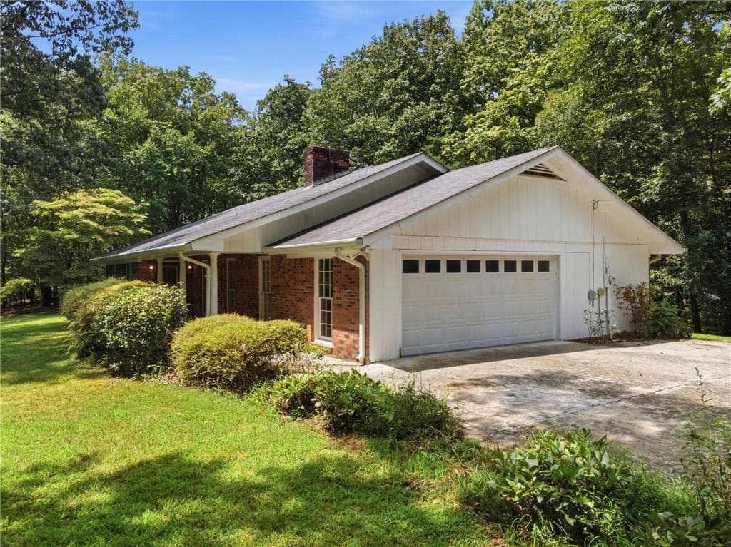3 bedroom, 3 bathroom, 2,023 sq ft single family residence for sale at 571 Frontier Circle, Summerville, GA 30747 — photo 2