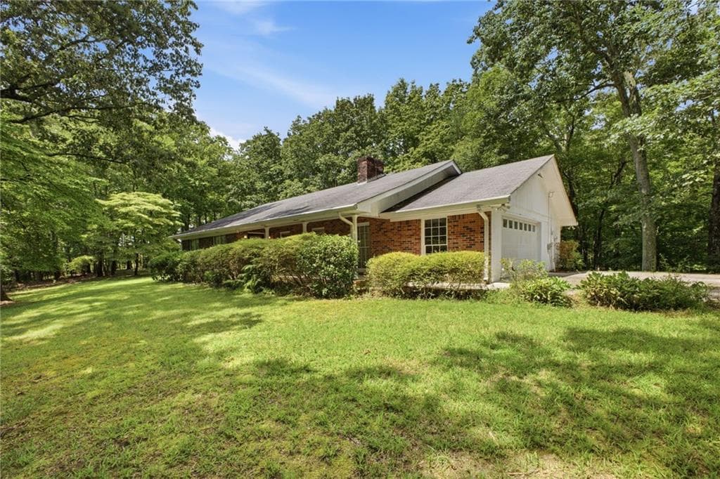 3 bedroom, 3 bathroom, 2,023 sq ft single family residence for sale at 571 Frontier Circle, Summerville, GA 30747 — photo 3