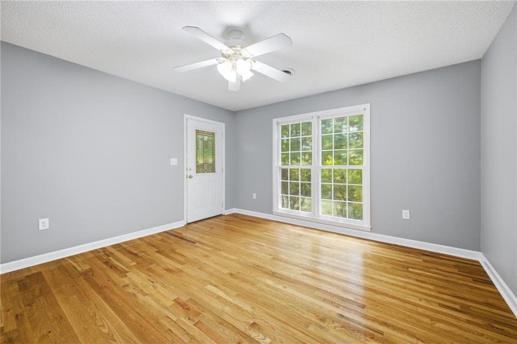 3 bedroom, 3 bathroom, 2,023 sq ft single family residence for sale at 571 Frontier Circle, Summerville, GA 30747 — photo 5