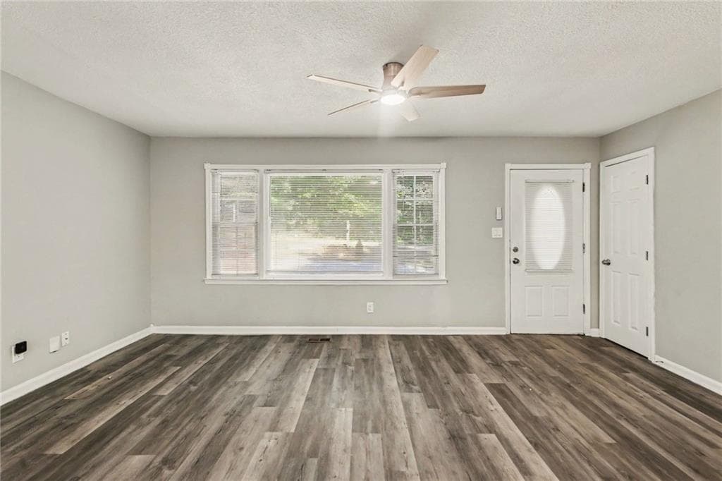 2 bedroom, 1 bathroom, 1,020 sq ft single family residence for sale at 6709 Baker Drive, Lithia Springs, GA 30122 — photo 4