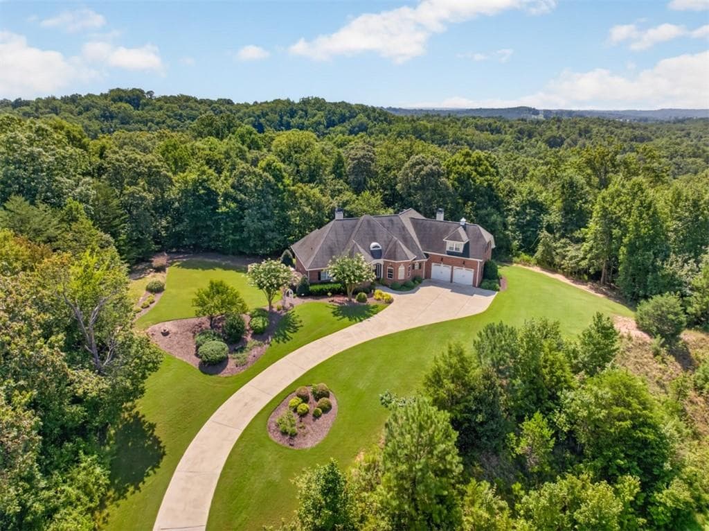6 bedroom, 5 bathroom, 4,647 sq ft single family residence under contract at 3805 Reservoir Drive, Gainesville, GA 30507