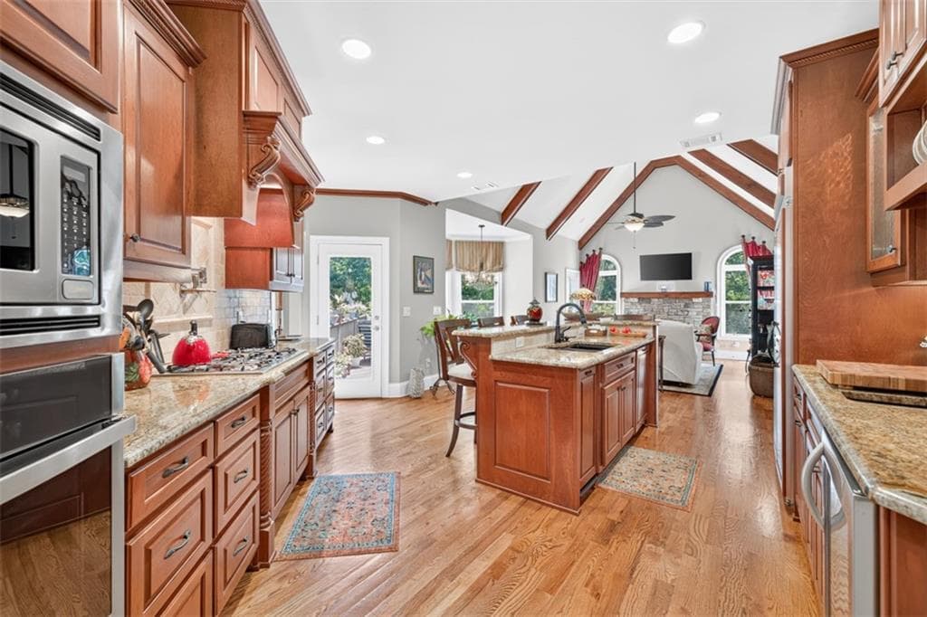 6 bedroom, 5 bathroom, 4,647 sq ft single family residence under contract at 3805 Reservoir Drive, Gainesville, GA 30507 — photo 9