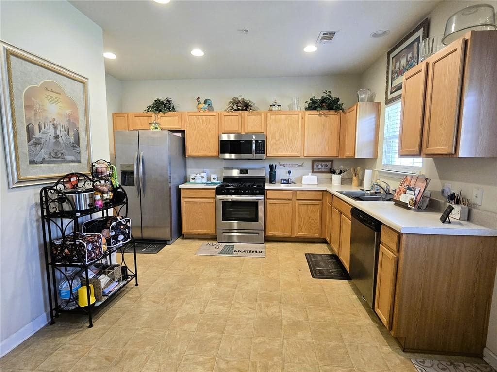 3 bedroom, 3 bathroom, 1,556 sq ft single family residence for sale at 2051 Appaloosa Way, Conyers, GA 30012 — photo 6