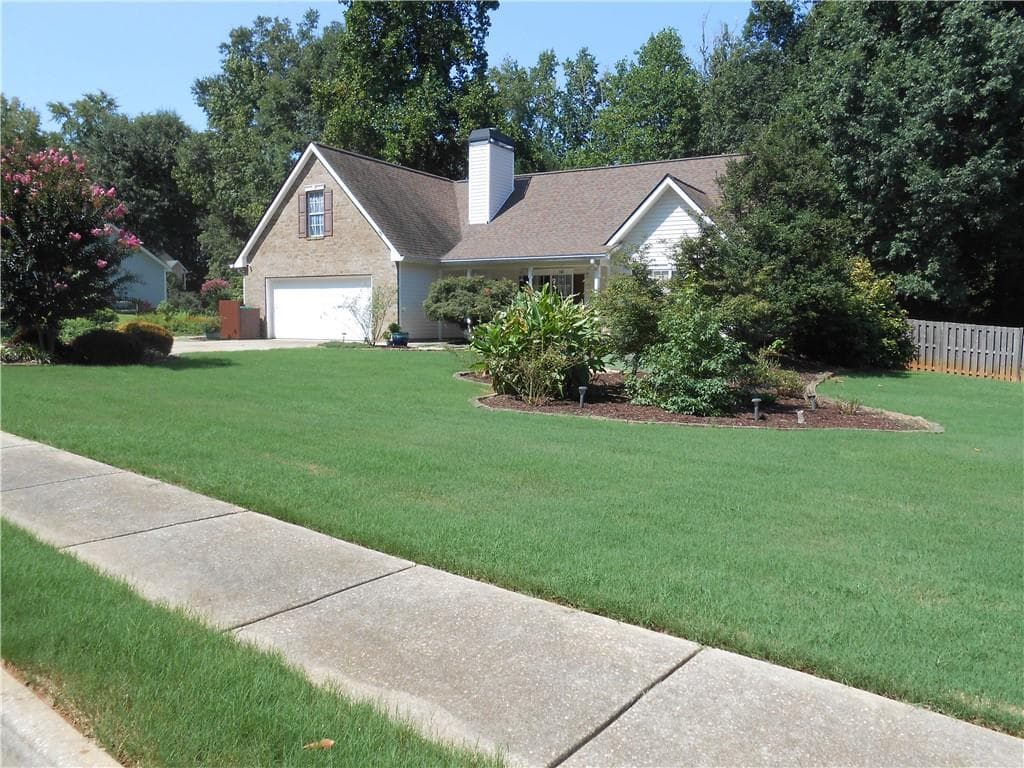 4 bedroom, 2 bathroom, 1,642 sq ft single family residence for sale at 209 Pebble Creek Drive, Mcdonough, GA 30253 — photo 4