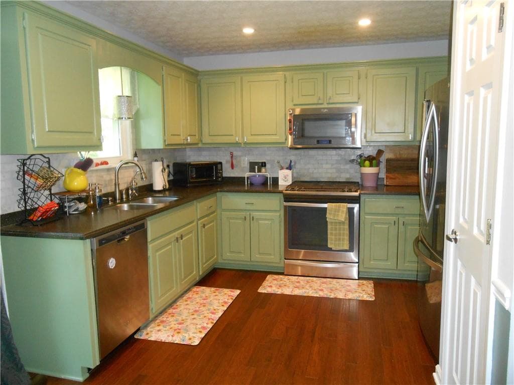 4 bedroom, 2 bathroom, 1,642 sq ft single family residence for sale at 209 Pebble Creek Drive, Mcdonough, GA 30253 — photo 8