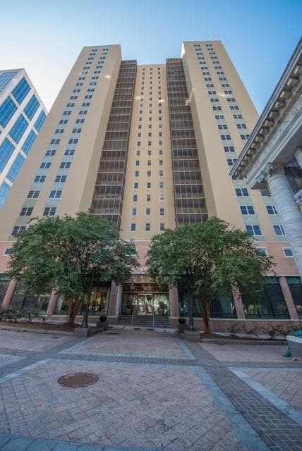 1 bedroom, 1 bathroom, 609 sq ft condominium under contract at 300 Peachtree Street 11C, Atlanta, GA 30308