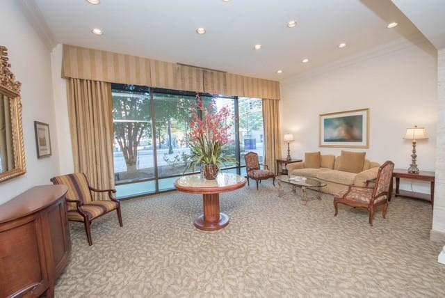 1 bedroom, 1 bathroom, 609 sq ft condominium under contract at 300 Peachtree Street 11C, Atlanta, GA 30308 — photo 3