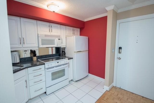 1 bedroom, 1 bathroom, 609 sq ft condominium under contract at 300 Peachtree Street 11C, Atlanta, GA 30308 — photo 8
