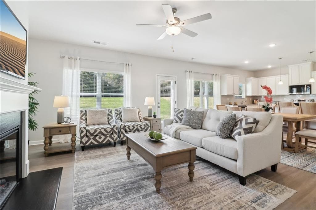 5 bedroom, 3 bathroom, 2,428 sq ft single family residence under contract at 11813 Neely Lane, Covington, GA 30014 — photo 5