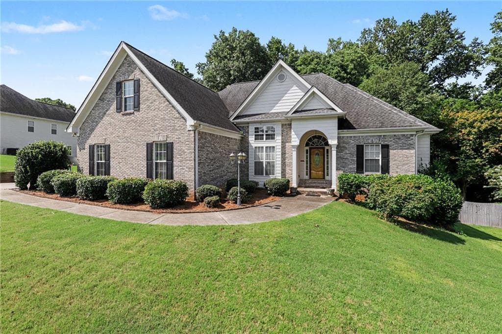 3 bedroom, 2 bathroom, 2,098 sq ft single family residence for sale at 1264 Harvest Lane, Hoschton, GA 30548 — photo 4