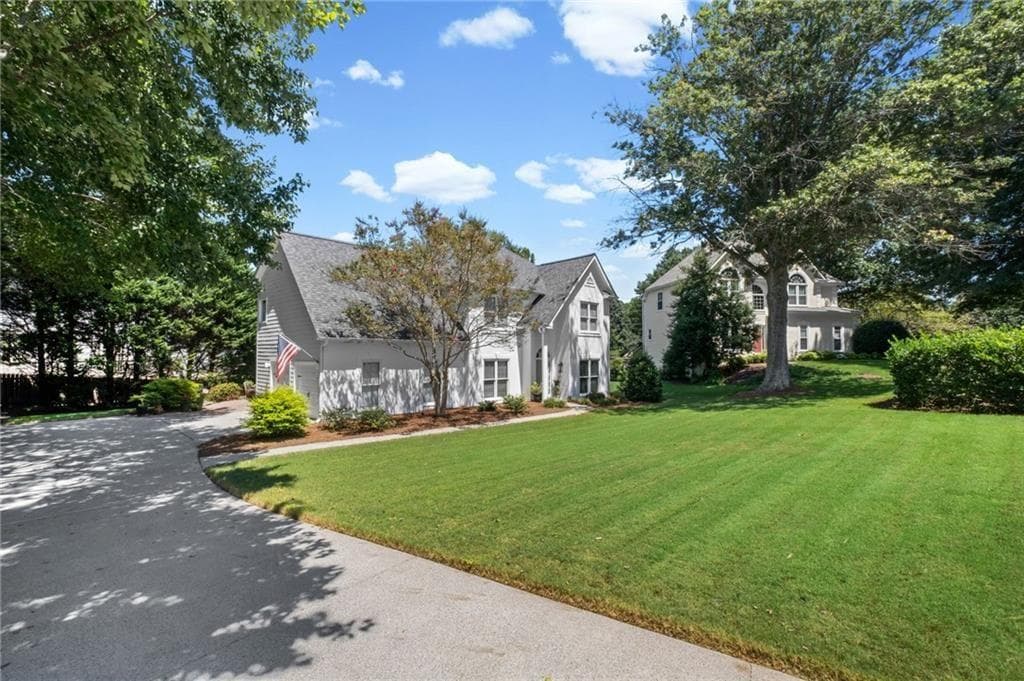 4 bedroom, 3 bathroom, 2,591 sq ft single family residence under contract at 230 Greystone Court, Roswell, GA 30075 — photo 2