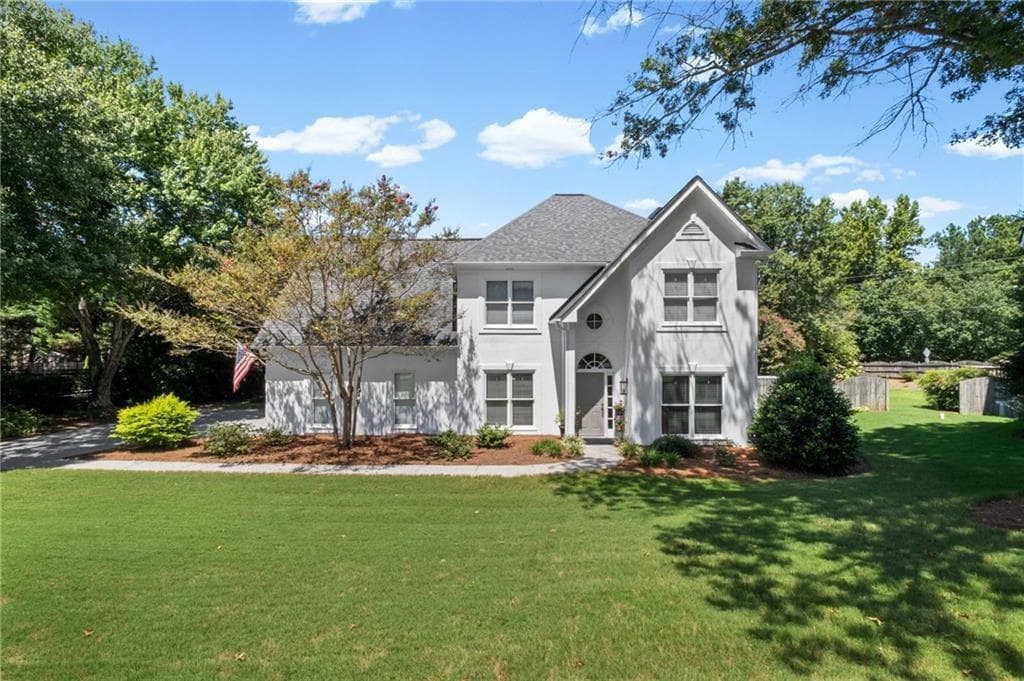 4 bedroom, 3 bathroom, 2,591 sq ft single family residence under contract at 230 Greystone Court, Roswell, GA 30075 — photo 3