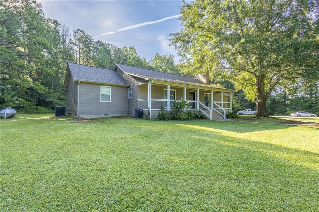 3 bedroom, 2 bathroom, 2,294 sq ft single family residence for sale at 2553 Daniel Road, Villa Rica, GA 30180 — photo 2