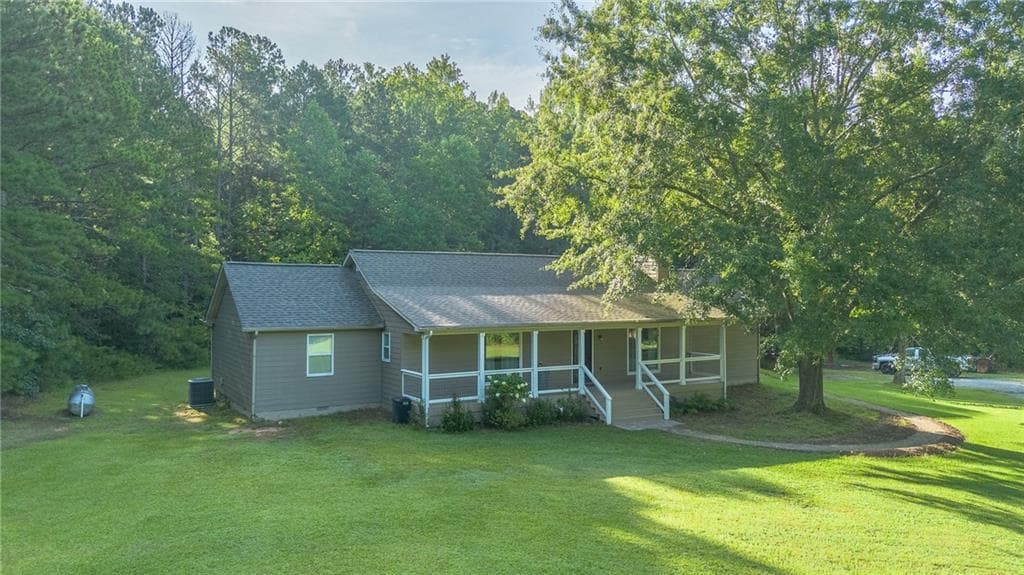 3 bedroom, 2 bathroom, 2,294 sq ft single family residence for sale at 2553 Daniel Road, Villa Rica, GA 30180 — photo 4