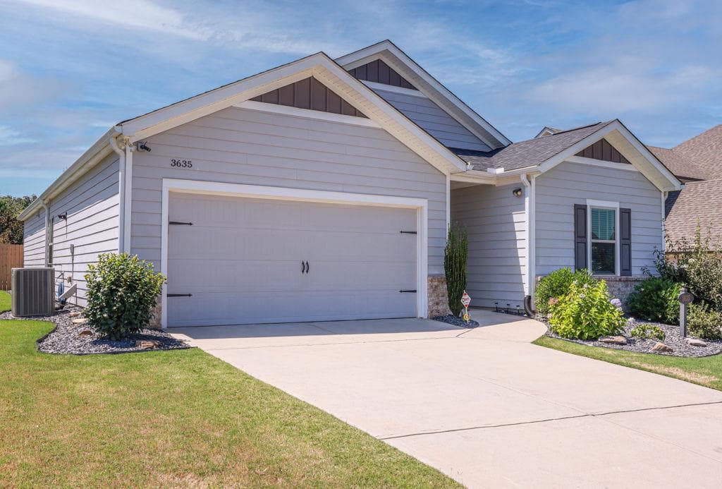 3 bedroom, 2 bathroom, 2,001 sq ft single family residence for sale at 3635 Summerpoint Crossing, Cumming, GA 30028 — photo 2