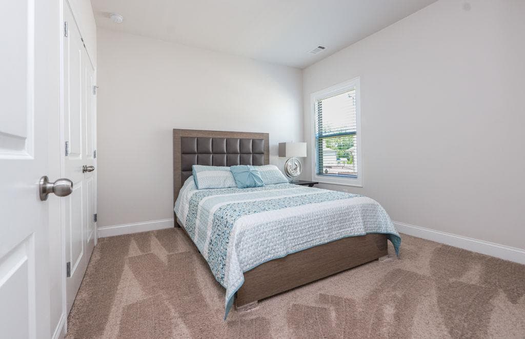 3 bedroom, 2 bathroom, 2,001 sq ft single family residence for sale at 3635 Summerpoint Crossing, Cumming, GA 30028 — photo 7