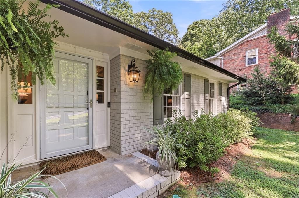 4 bedroom, 3 bathroom, 2,166 sq ft single family residence under contract at 670 Robinhood Trail, Gainesville, GA 30501 — photo 8