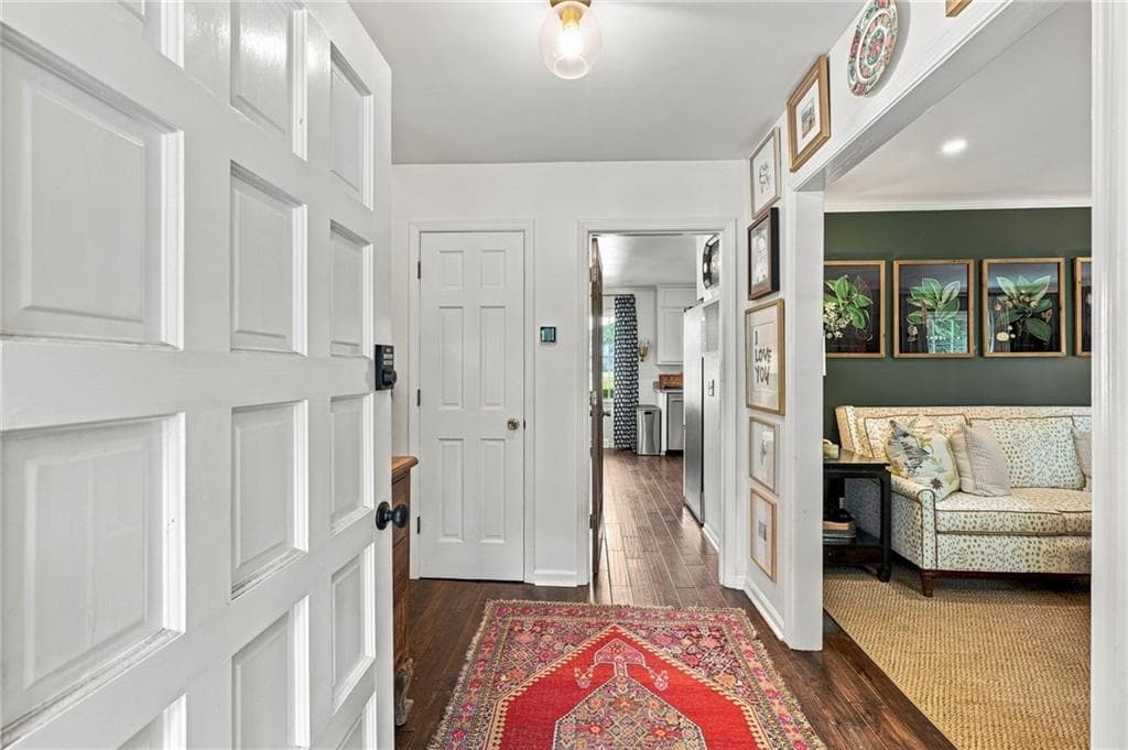 4 bedroom, 3 bathroom, 2,166 sq ft single family residence under contract at 670 Robinhood Trail, Gainesville, GA 30501 — photo 10
