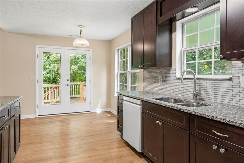 3 bedroom, 2 bathroom, 2,214 sq ft single family residence for sale at 115 Autumn Cove, Covington, GA 30016 — photo 5