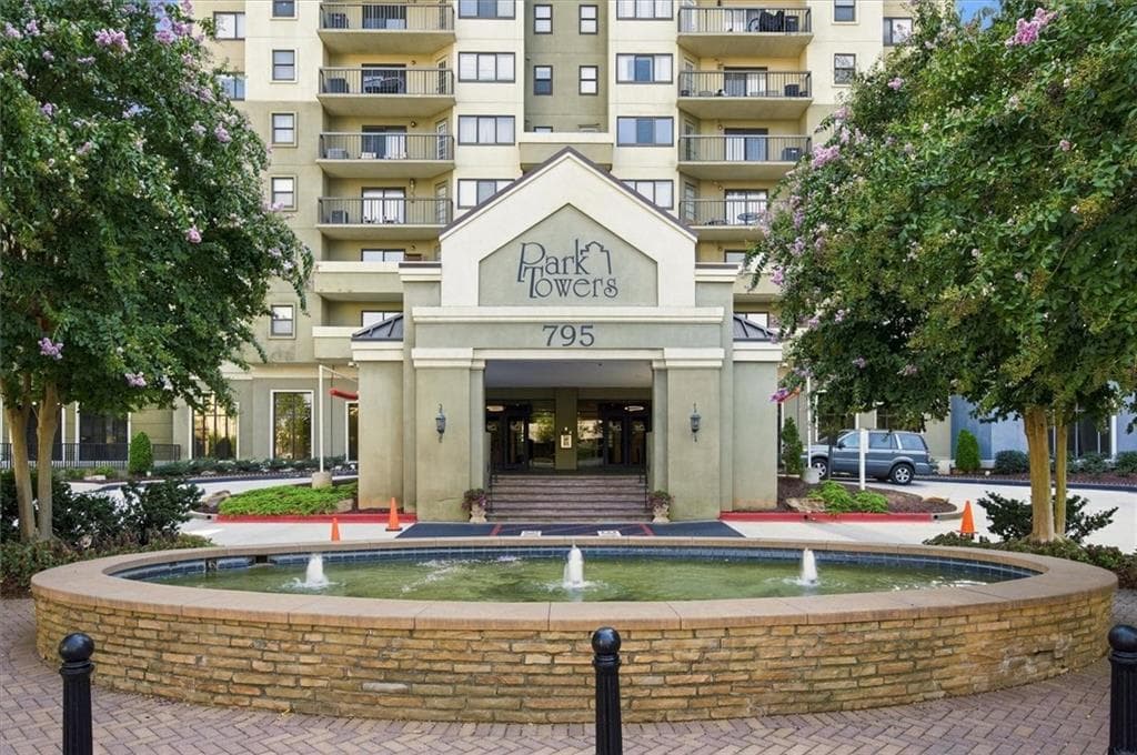 1 bedroom, 1 bathroom, 769 sq ft condominium for sale at 795 Hammond Drive 1912, Atlanta, GA 30328 — photo 2