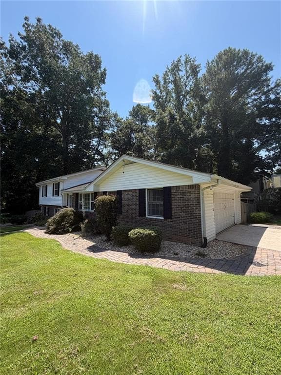 4 bedroom, 3 bathroom, 1,876 sq ft single family residence under contract at 6892 Maddox Road, Morrow, GA 30260 — photo 2