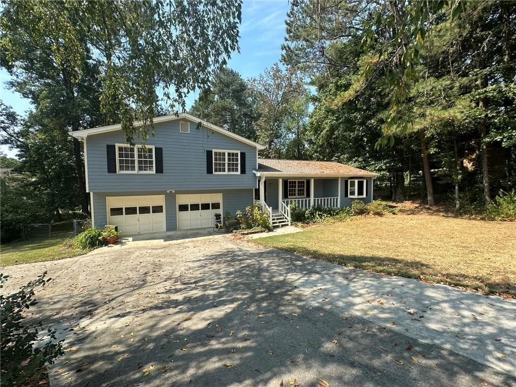 3 bedroom, 2 bathroom, 1,788 sq ft single family residence for sale at 1763 Shadybrook Court, Lawrenceville, GA 30043 — photo 3