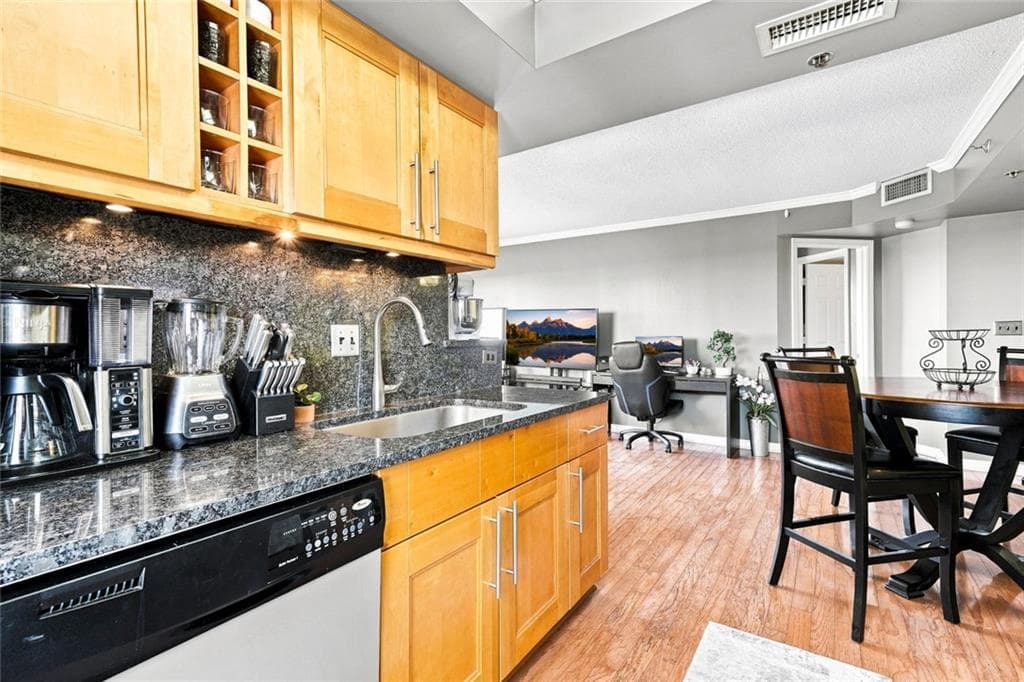 1 bedroom, 1 bathroom, 769 sq ft condominium for sale at 795 Hammond Drive 1708, Sandy Springs, GA 30328 — photo 5